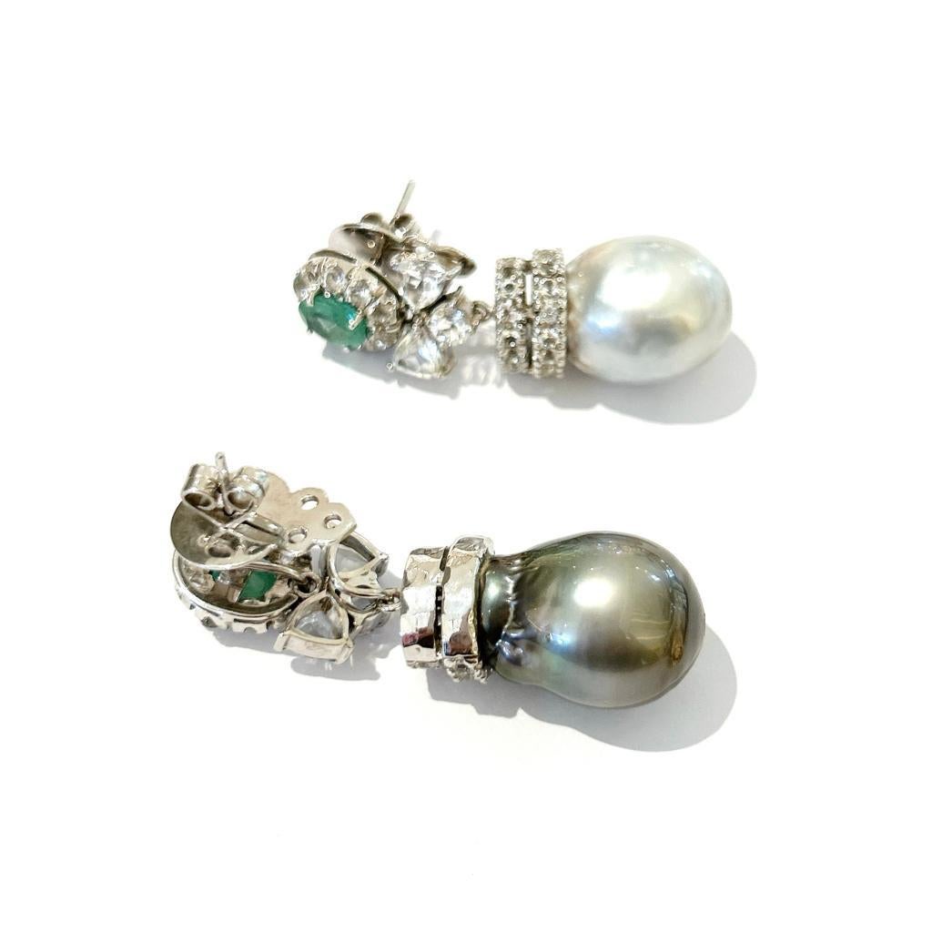 Bochic Orient-Ohrringe aus 18 Karat Gold und Silber mit Smaragd und Südseeperlen (Smaragdschliff) im Angebot