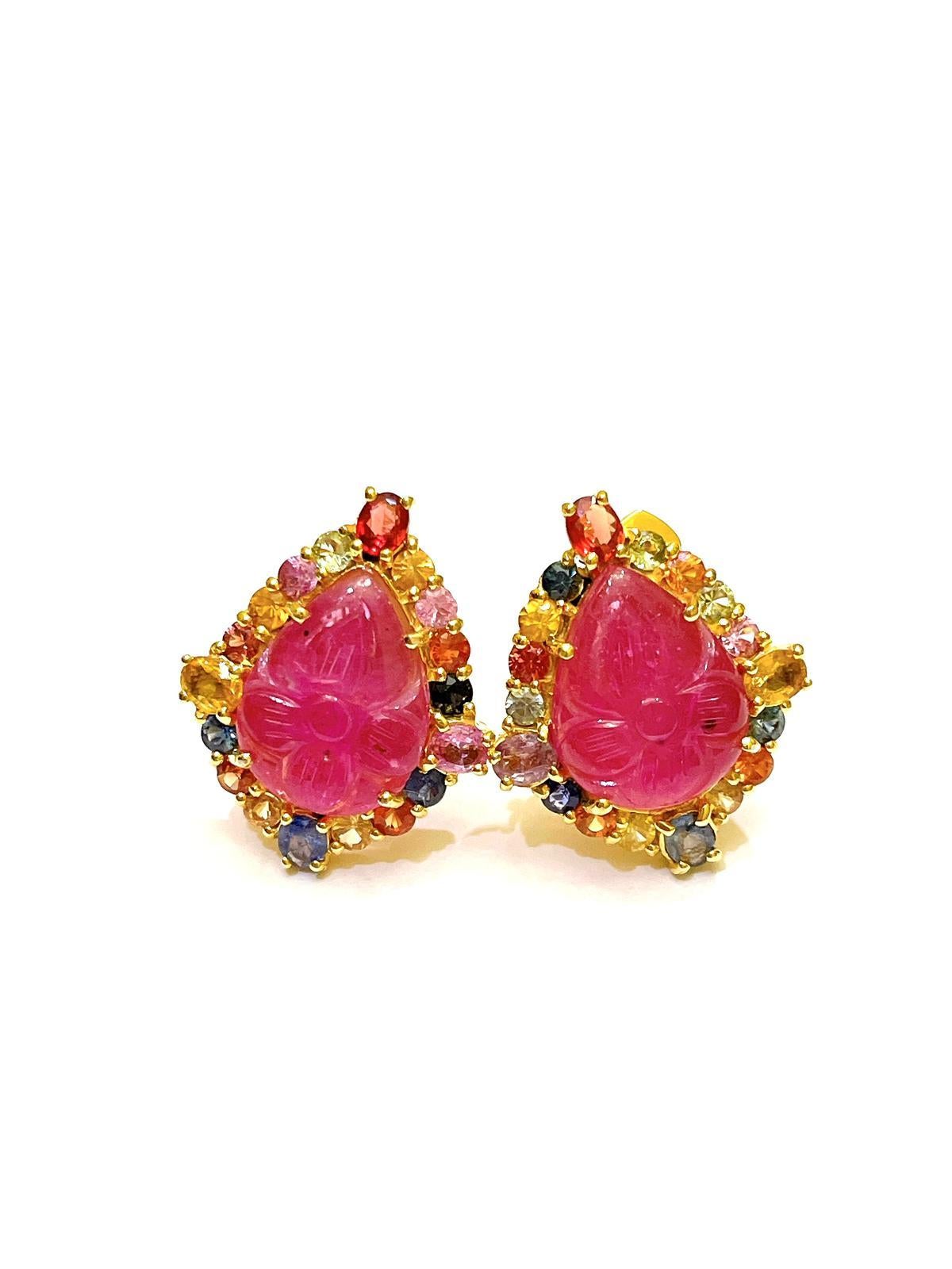 Boucles d'oreilles Bochic Orient fantaisie en or et argent 18 carats, saphirs et rubis sculptés Pour femmes en vente