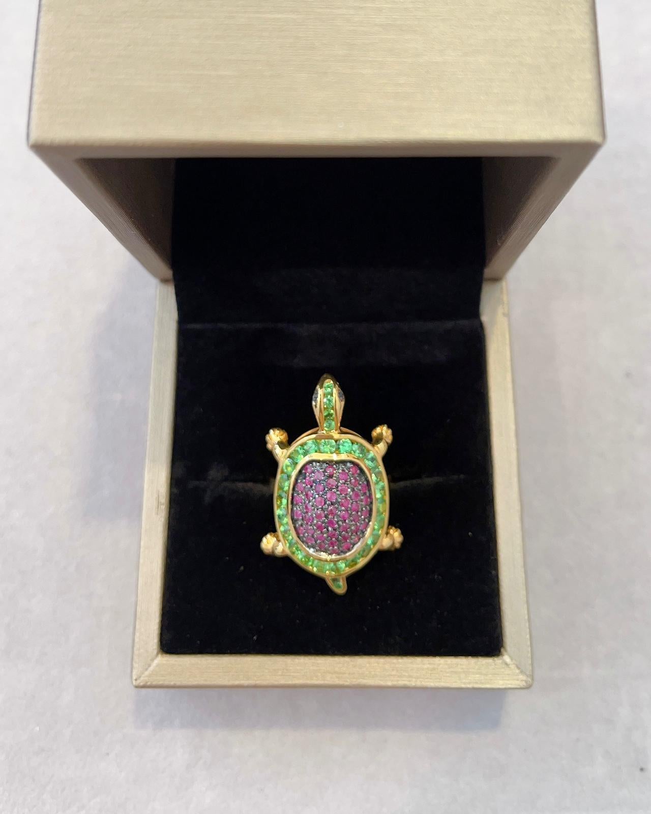Anello da cocktail con smeraldo verde e zaffiro rosa 