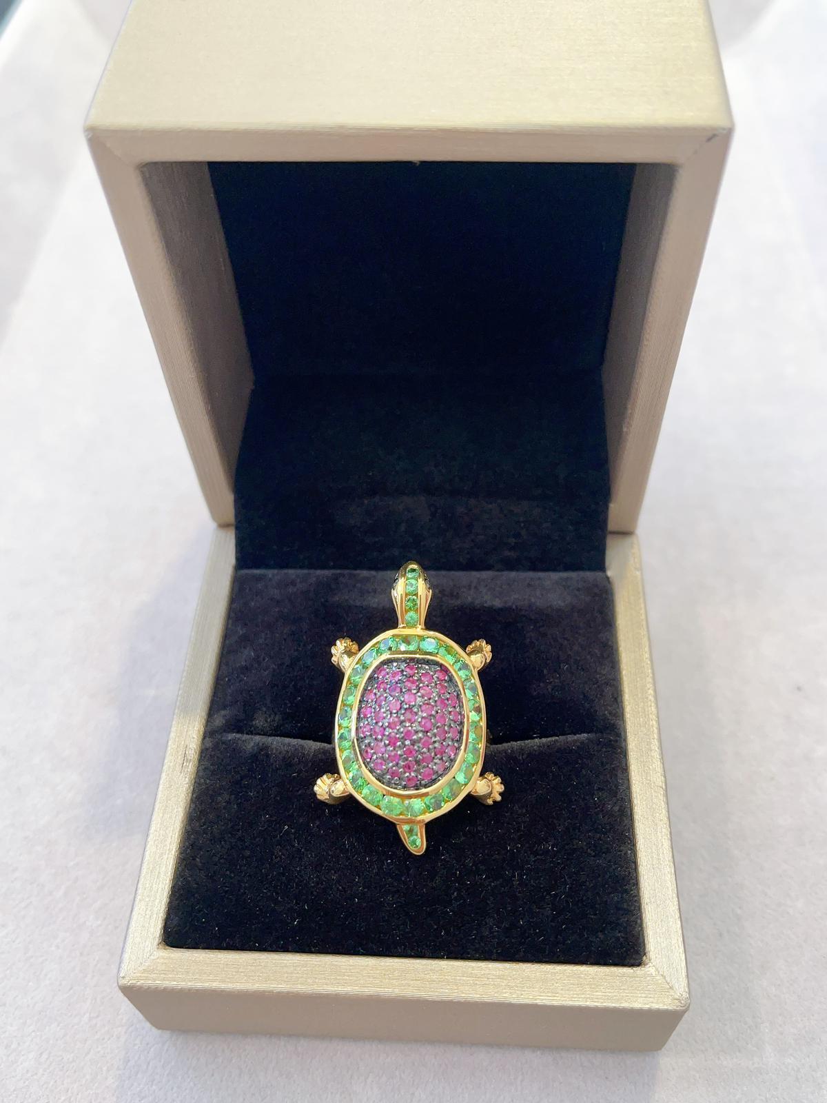 Anello da cocktail con smeraldo verde e zaffiro rosa 