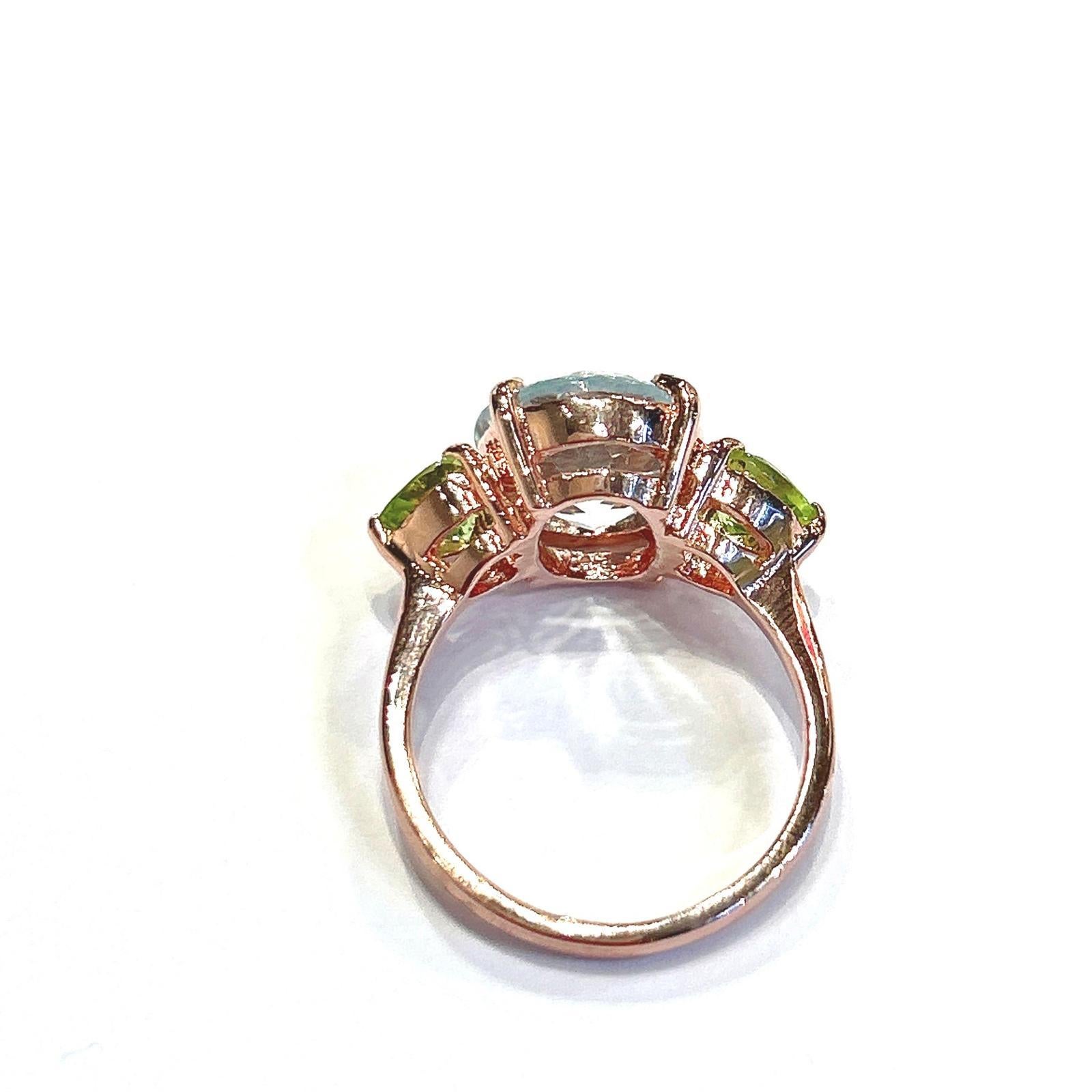 Women's or Men's Bochic “Orient” Green Peridot & Oval Blue Topaz Ring Set In 18K Gold & Silver For Sale