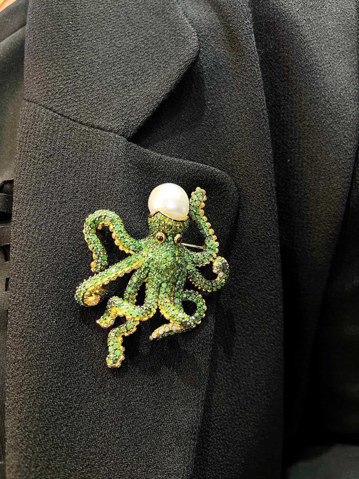 Bochic “Orient” Green Tsavorite & South Sea Pearl Brooch Set 18K Gold & Silver In New Condition For Sale In New York, NY