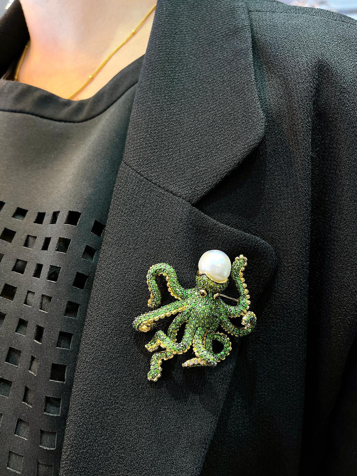 Bochic “Orient” Green Tsavorite & South Sea Pearl Brooch Set 18K Gold & Silver For Sale 1