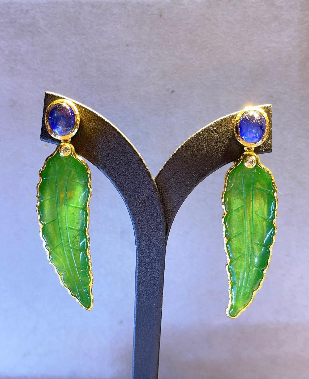 Belle Époque Bochic “Orient” Green Jade Earrings with Blue Sapphires Set in 22K Gold & Silver For Sale