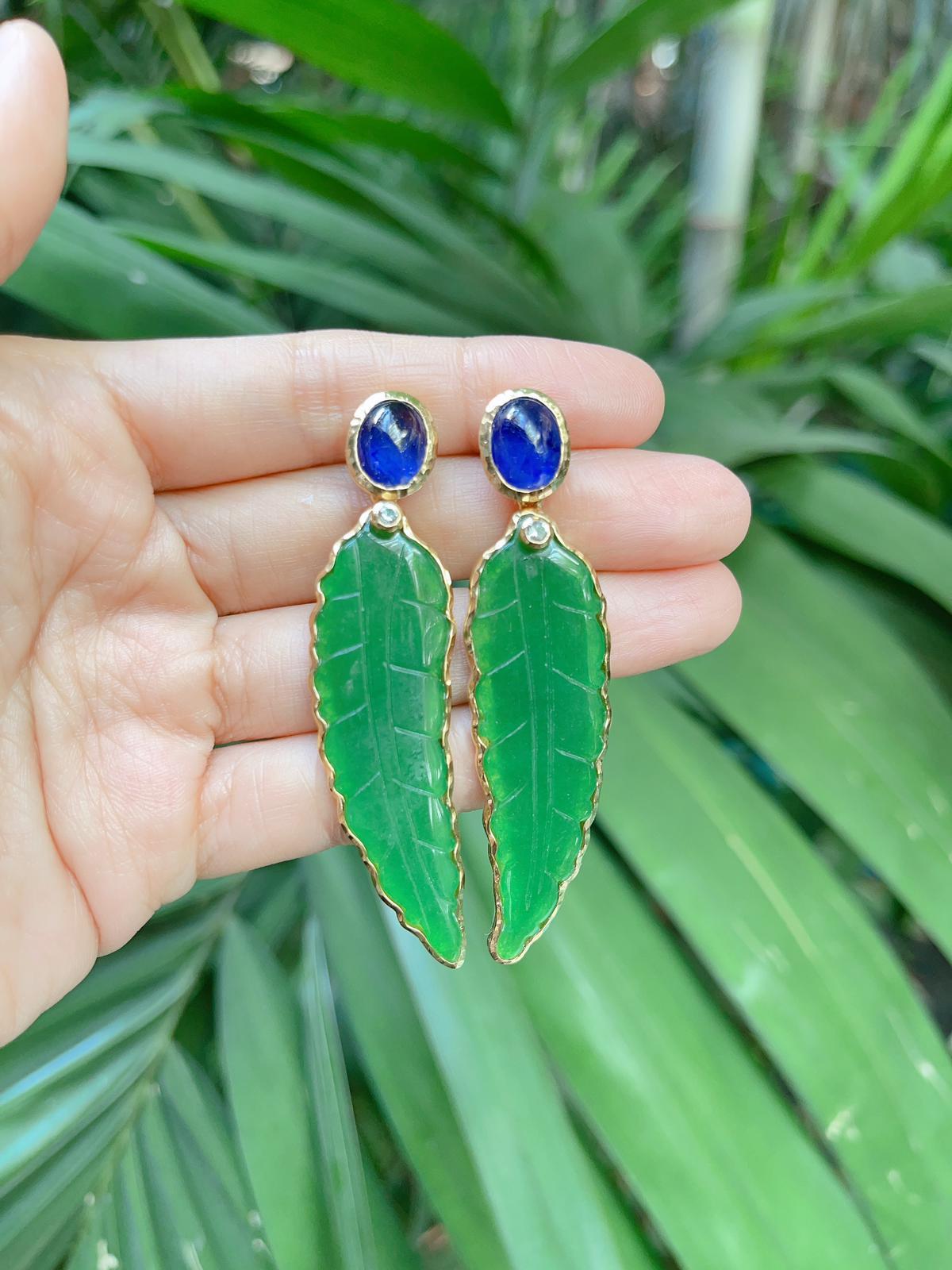 Bochic “Orient” Green Jade Earrings with Blue Sapphires Set in 22K Gold & Silver In New Condition For Sale In New York, NY