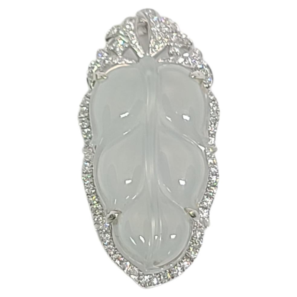 Bochic Orient Mint Jade & Diamanten Brosche oder Anhänger gefasst in 18 Karat Gold  im Angebot