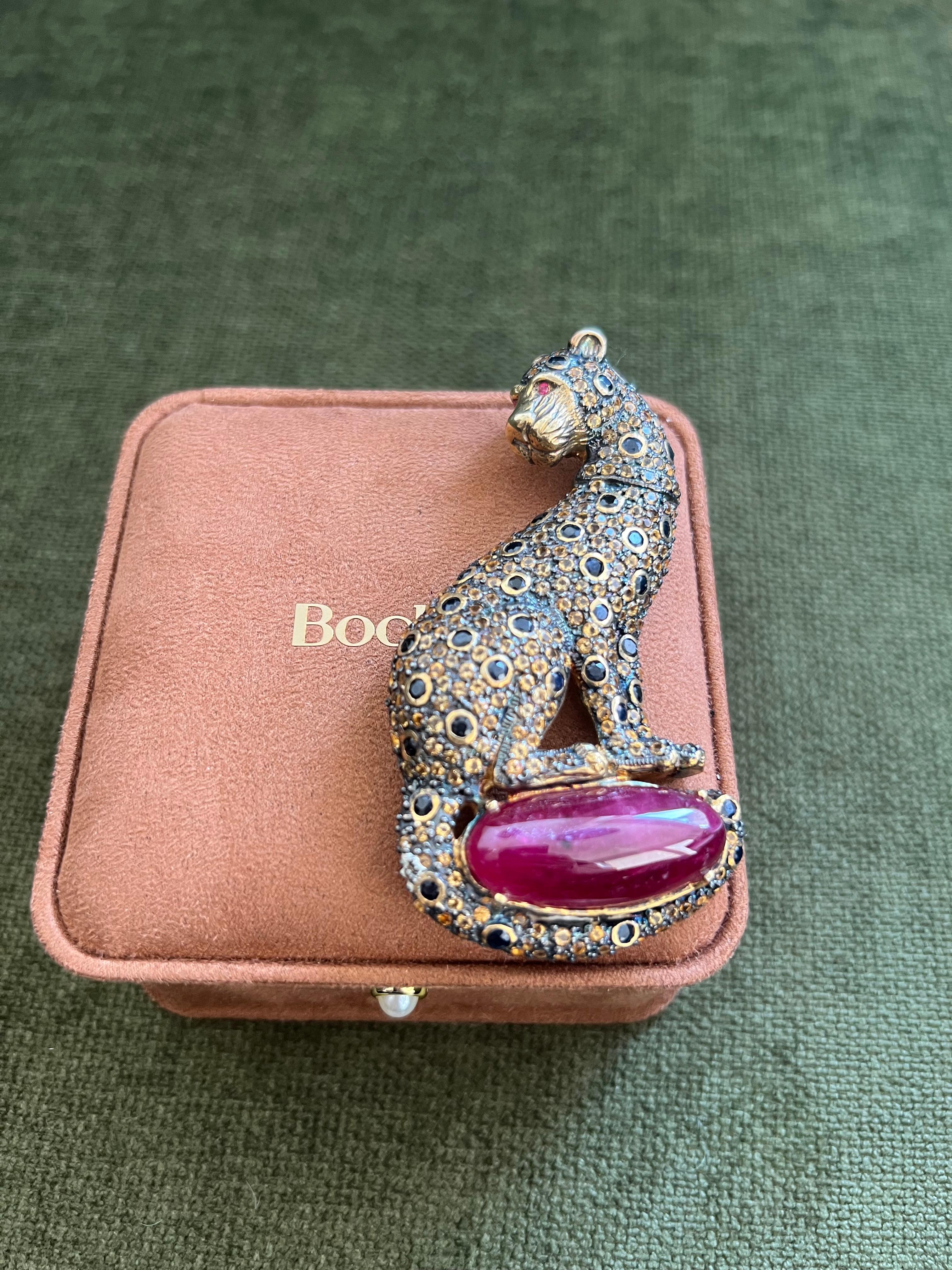 Bochic “Orient” Multi Sapphire & Center Ruby Brooch or Pendent Set In 18K Gold & For Sale 6