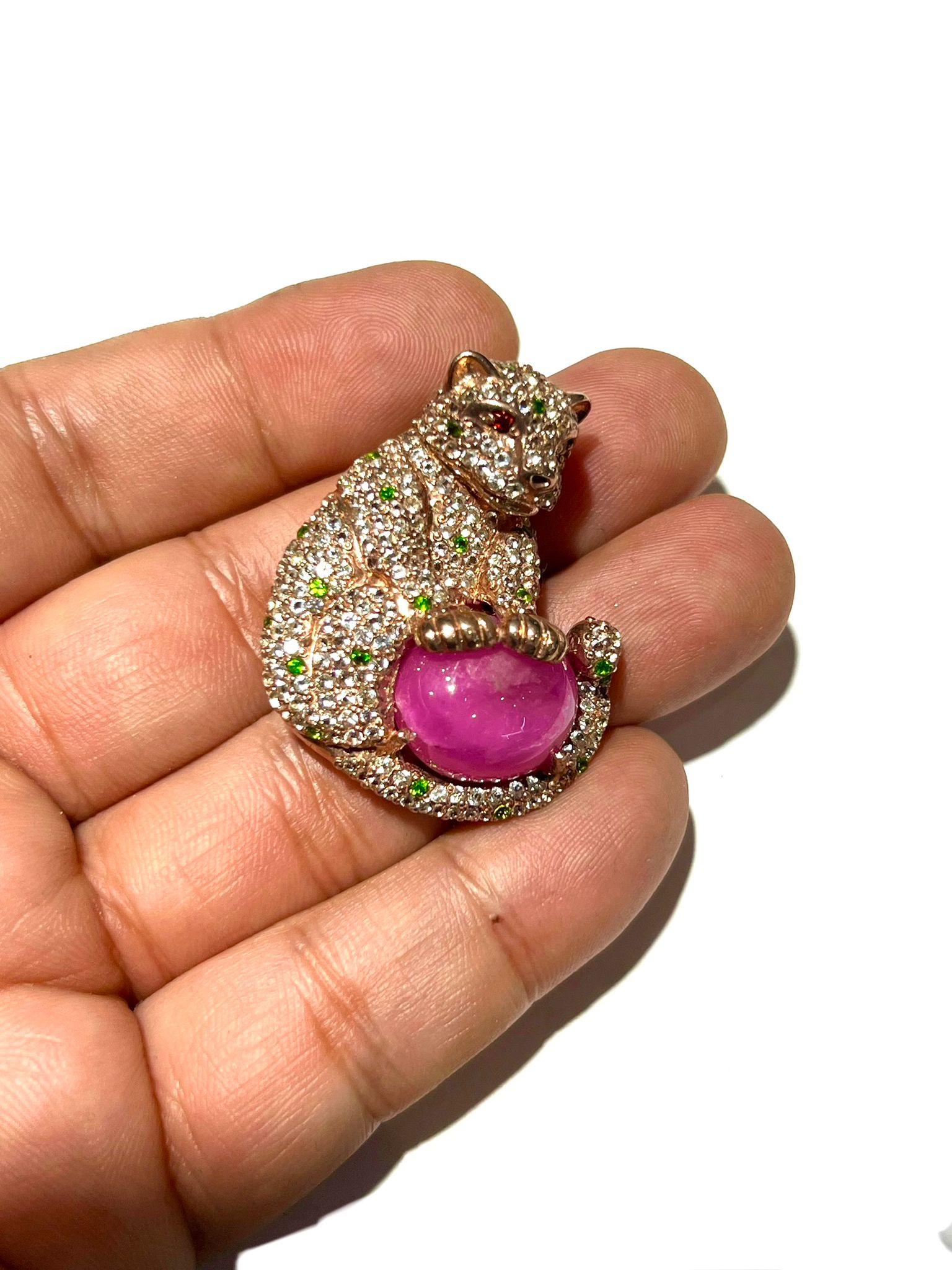 Bochic “Orient” Multi Sapphire & Center Ruby Brooch or Pendent Set In 18K Gold & In New Condition For Sale In New York, NY