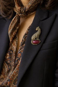 Broche ou pendentif "Orient" en or 18K serti de saphirs multiples et de rubis centraux