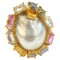 Bochic Orient Cocktailring aus 18 Karat Gold und Silber mit mehreren Saphiren und Perlen