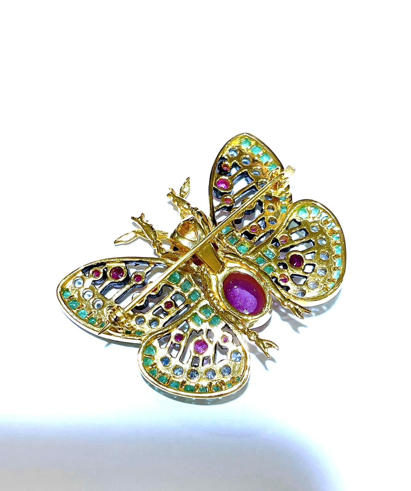 Bochic Orient Schmetterlingsbrosche aus 18 Karat Gold und Silber mit mehreren Saphiren und Rubinen  (Brillantschliff) im Angebot