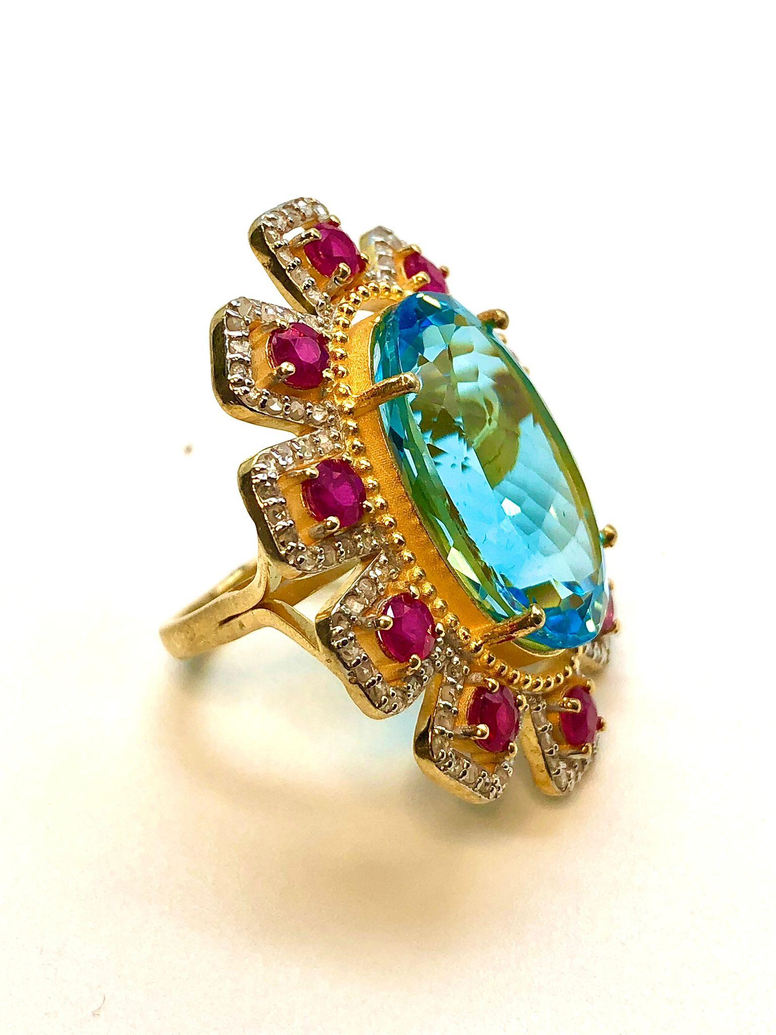 Taille brillant Bague Bochic Orient en or 18 carats, rubis africain naturel, topaze bleue et diamant en vente
