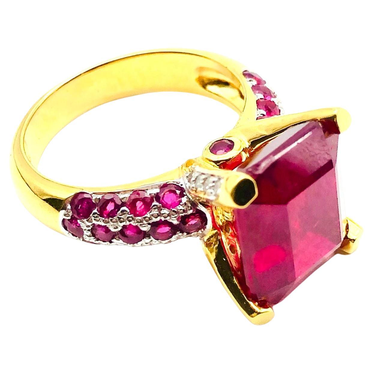 Anillo Bochic "Orient" de rubí africano natural y diamantes, oro amarillo de 18 quilates y plata