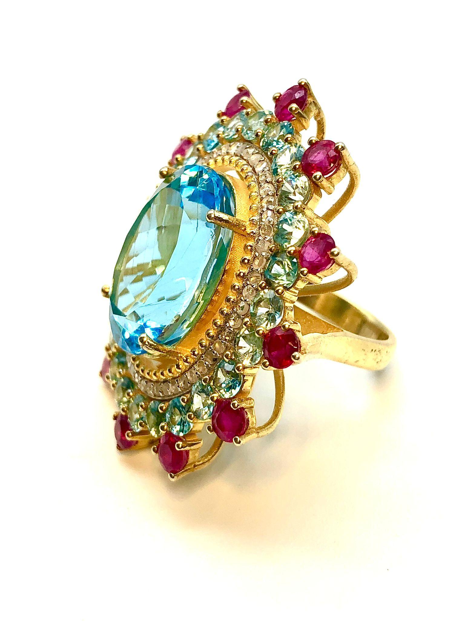 Bochic Orient Natürlicher afrikanischer Rubin, Smaragd, Blautopas &  Diamantring (Barock) im Angebot