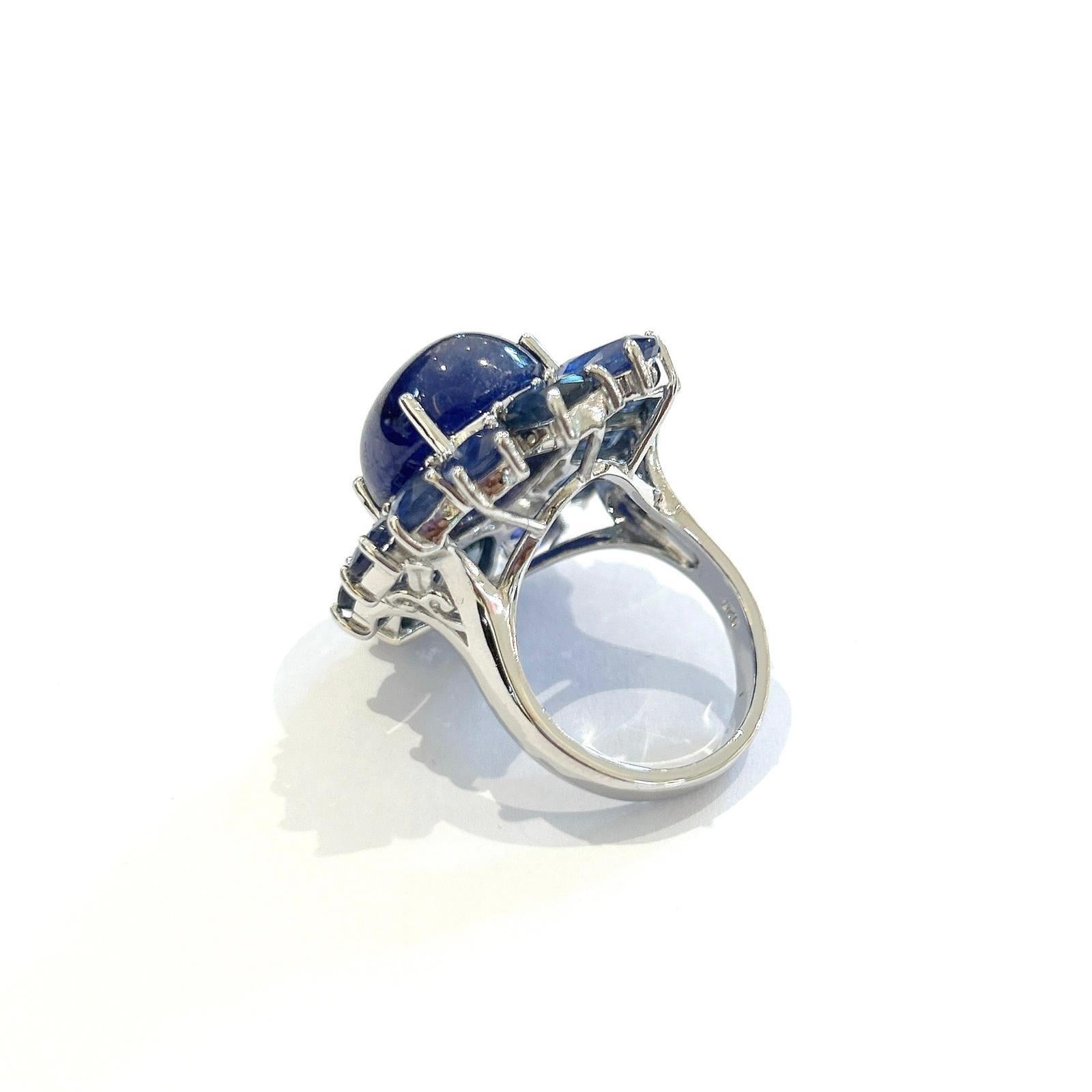 Anello da cocktail con zaffiro blu naturale 