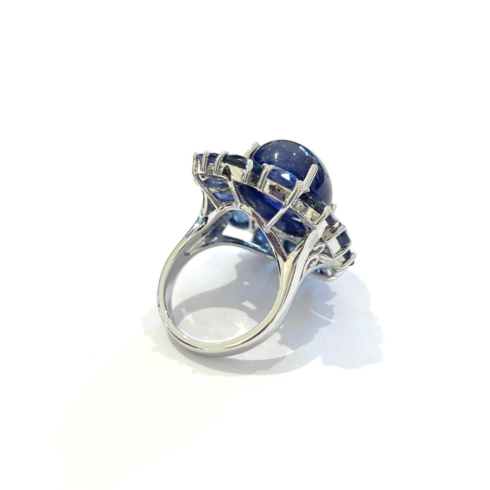 Anello da cocktail con zaffiro blu naturale 