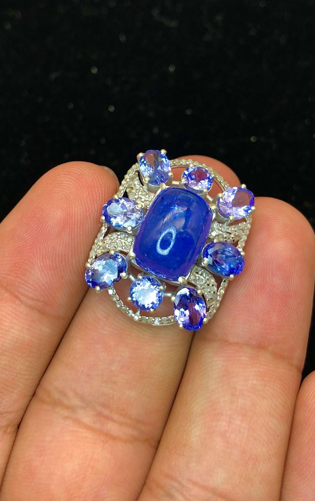 Anello da cocktail con diamanti naturali e tanzaniti di Bochic 