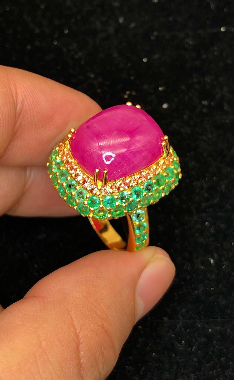 Anello da cocktail con smeraldo naturale e rubino di Nature 