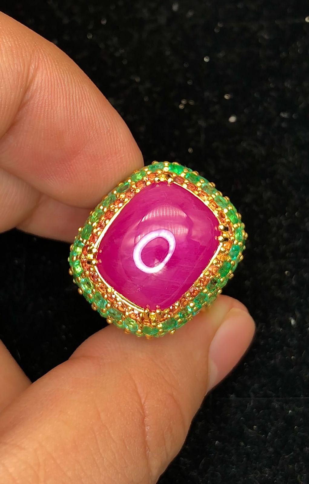 Anello da cocktail con smeraldo naturale e rubino di Nature 