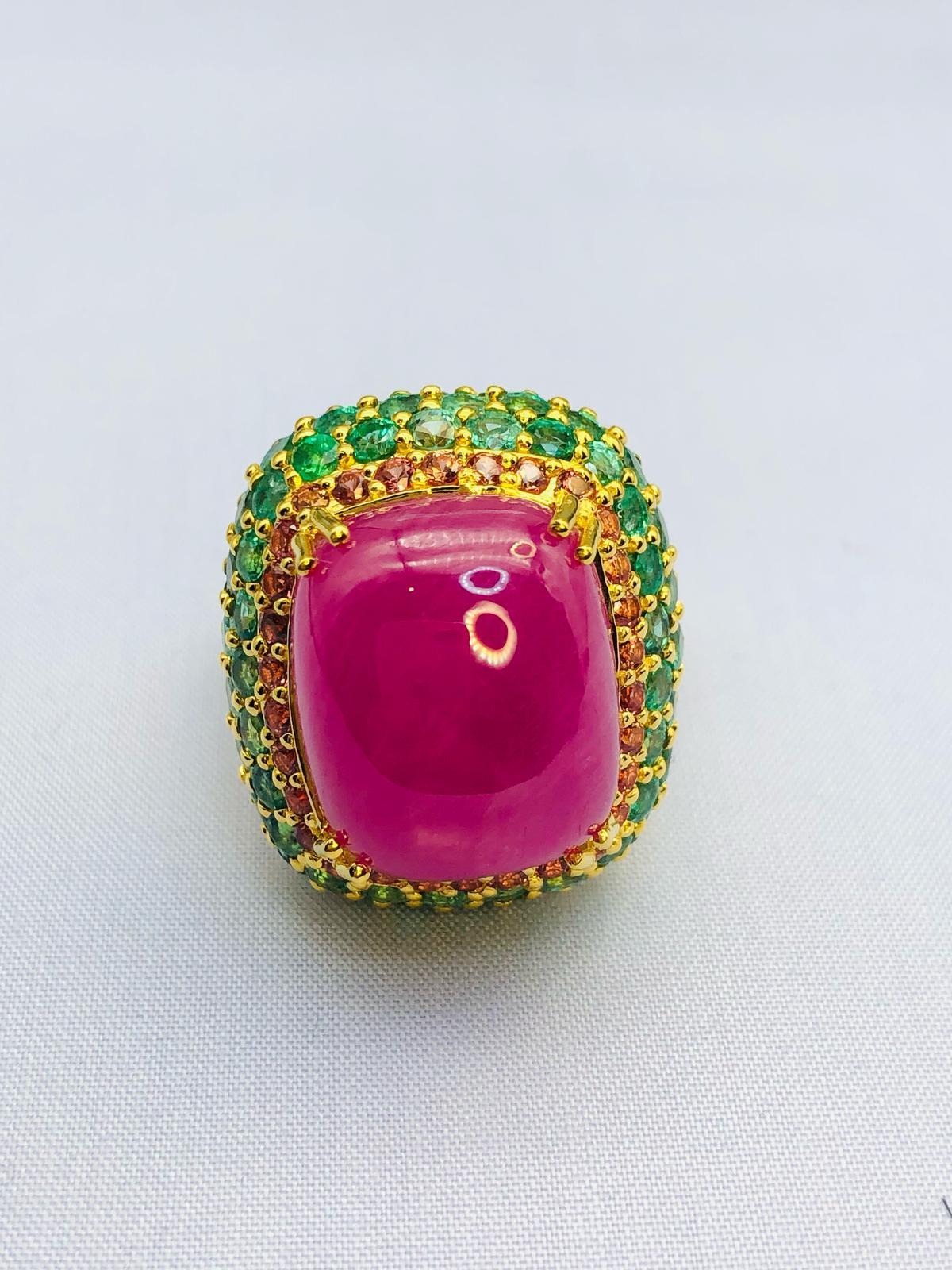 Anello da cocktail con smeraldo naturale e rubino di Nature 