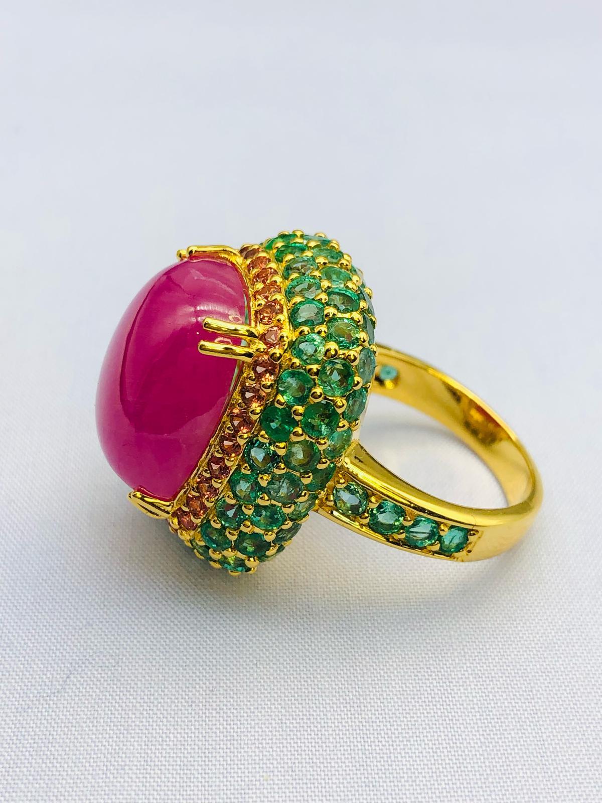 Anello da cocktail con smeraldo naturale e rubino di Nature 