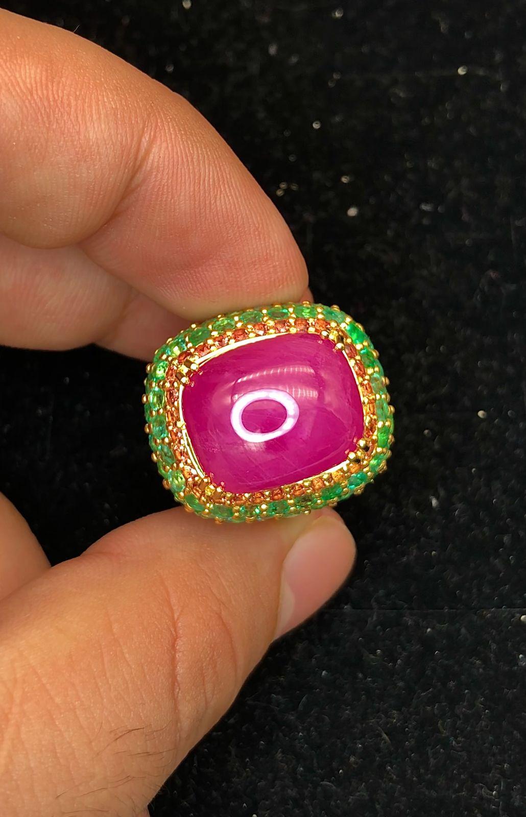 Anello da cocktail con smeraldo naturale e rubino di Nature 