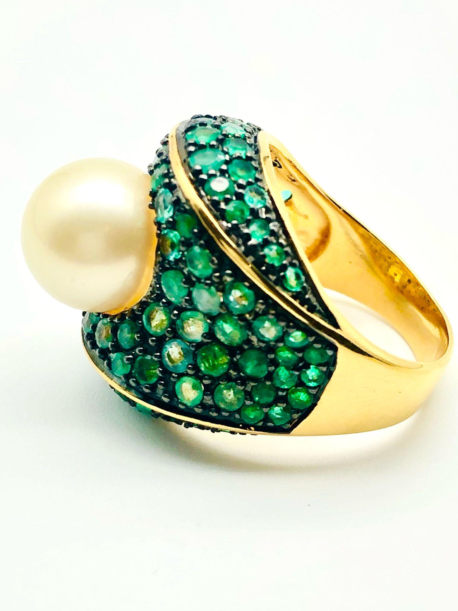 Bochic “Orient” Natural Emerald & South Sea Pearl Ring Set In 18K Gold & Silver For Sale 4