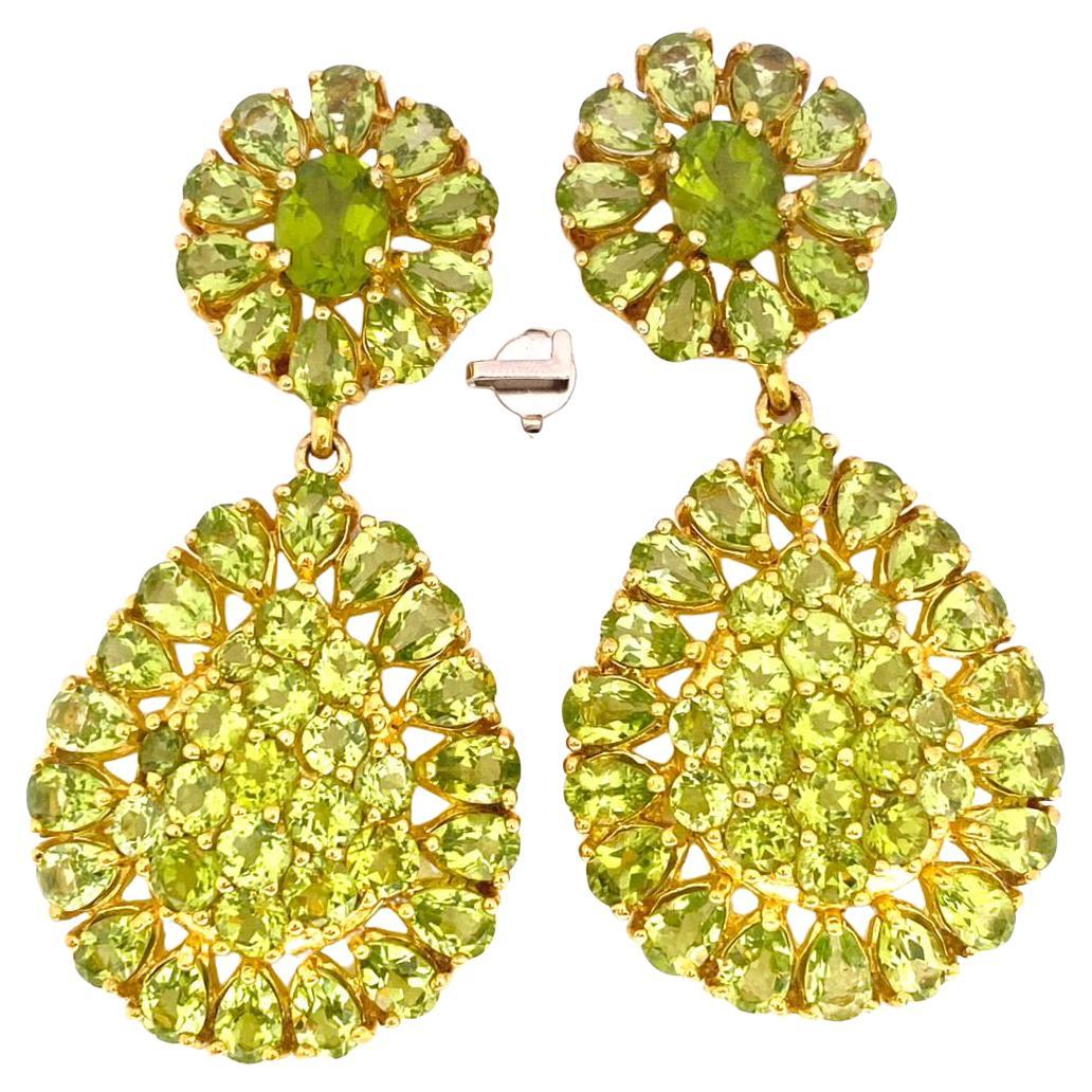 Bochic "Orient" Boucles d'oreilles pendantes en péridot naturel serties d'or et d'argent 18 carats en vente