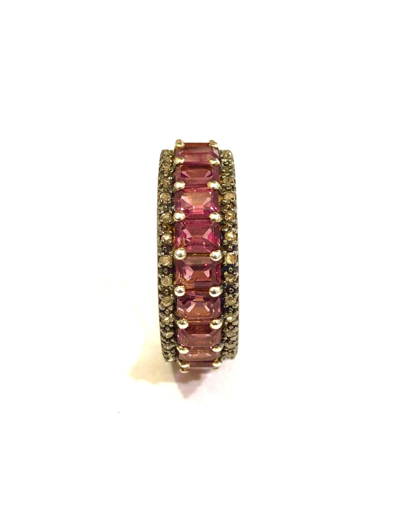 Bochic “Orient” Natural Rose Rhodolite & Diamond Band Set In 18K Gold & Silver (Smaragdschliff) im Angebot