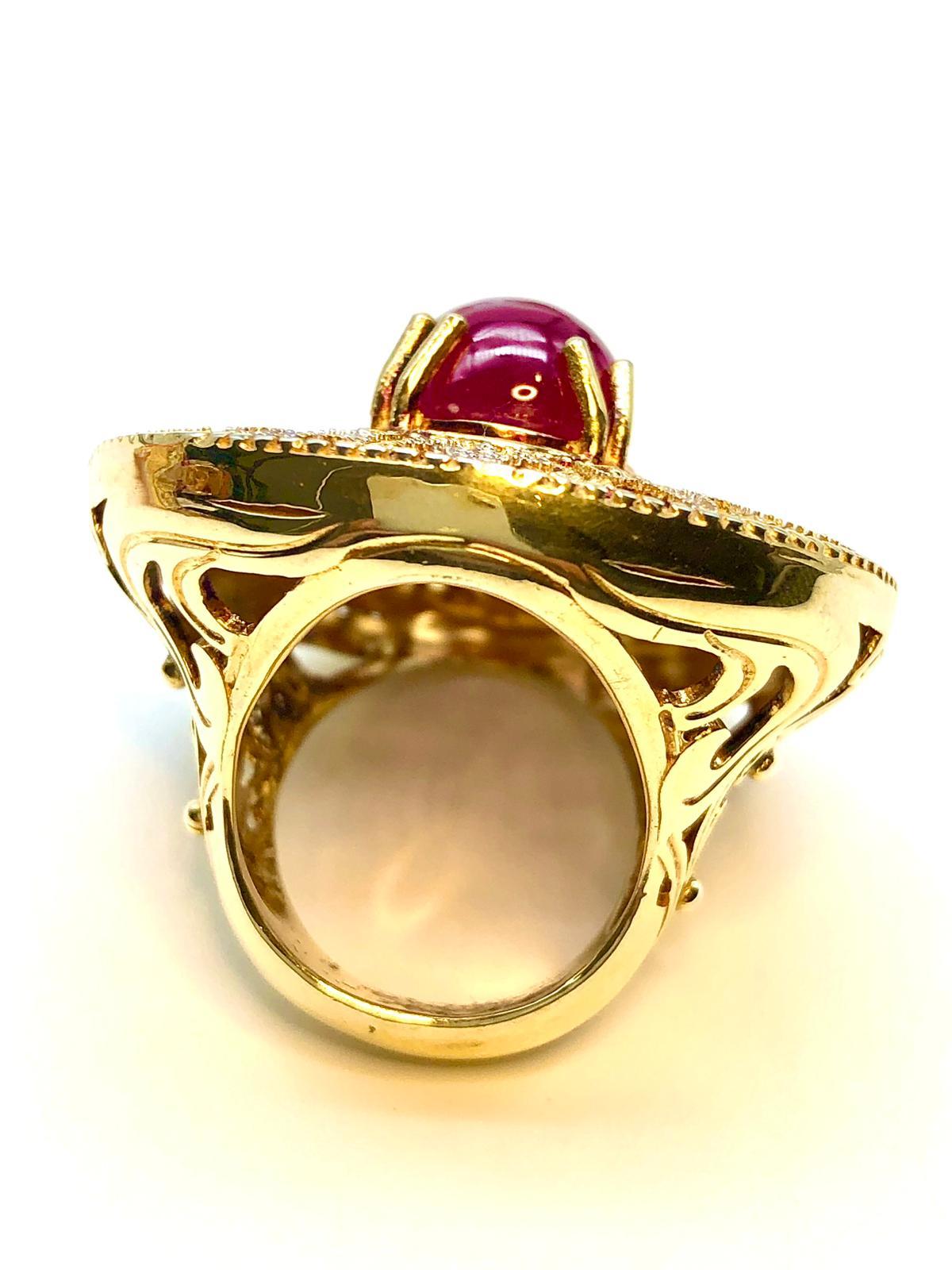 Anello da cocktail con rubino naturale e diamanti 