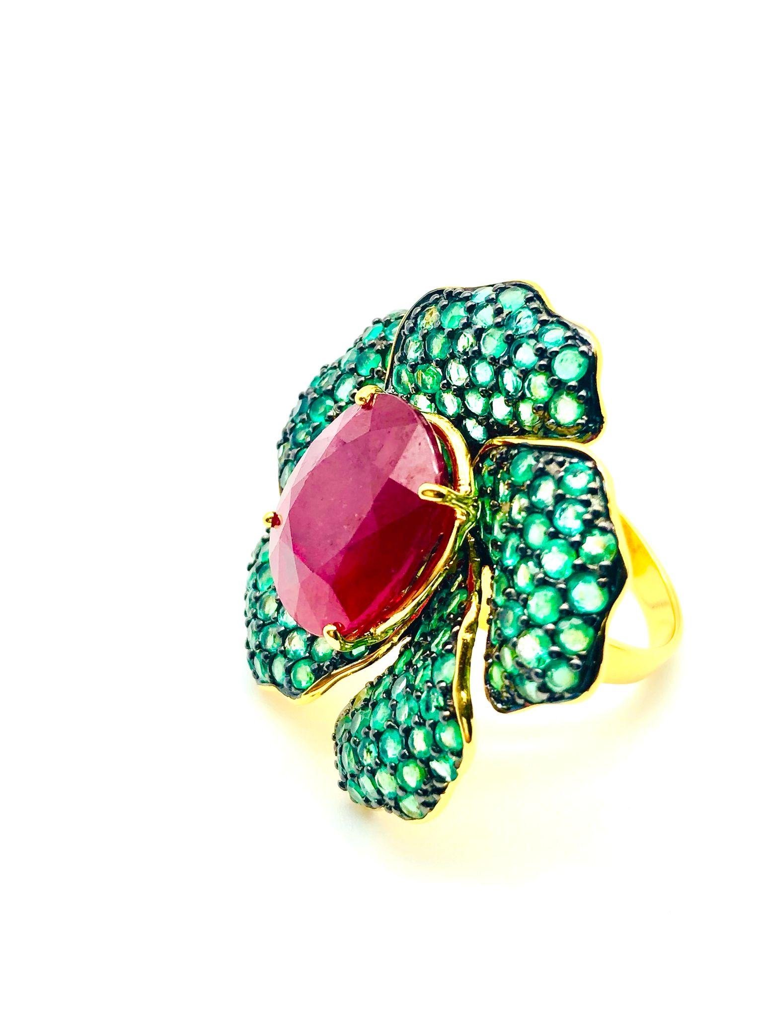 Bochic “Orient” Natural Ruby & Emerald Flower Ring Set In 18K Gold & Silver For Sale 6