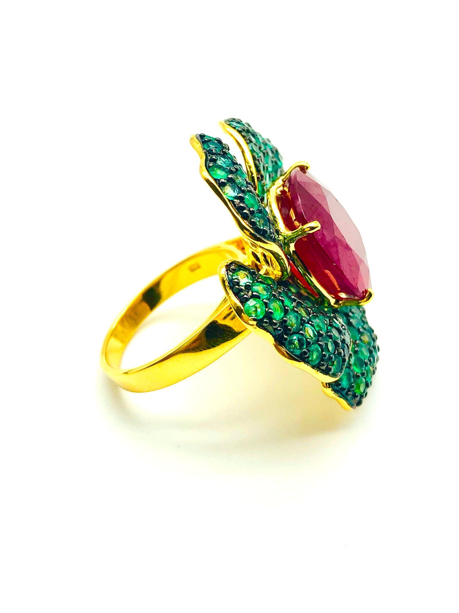 Bochic “Orient” Natural Ruby & Emerald Flower Ring Set In 18K Gold & Silver For Sale 8