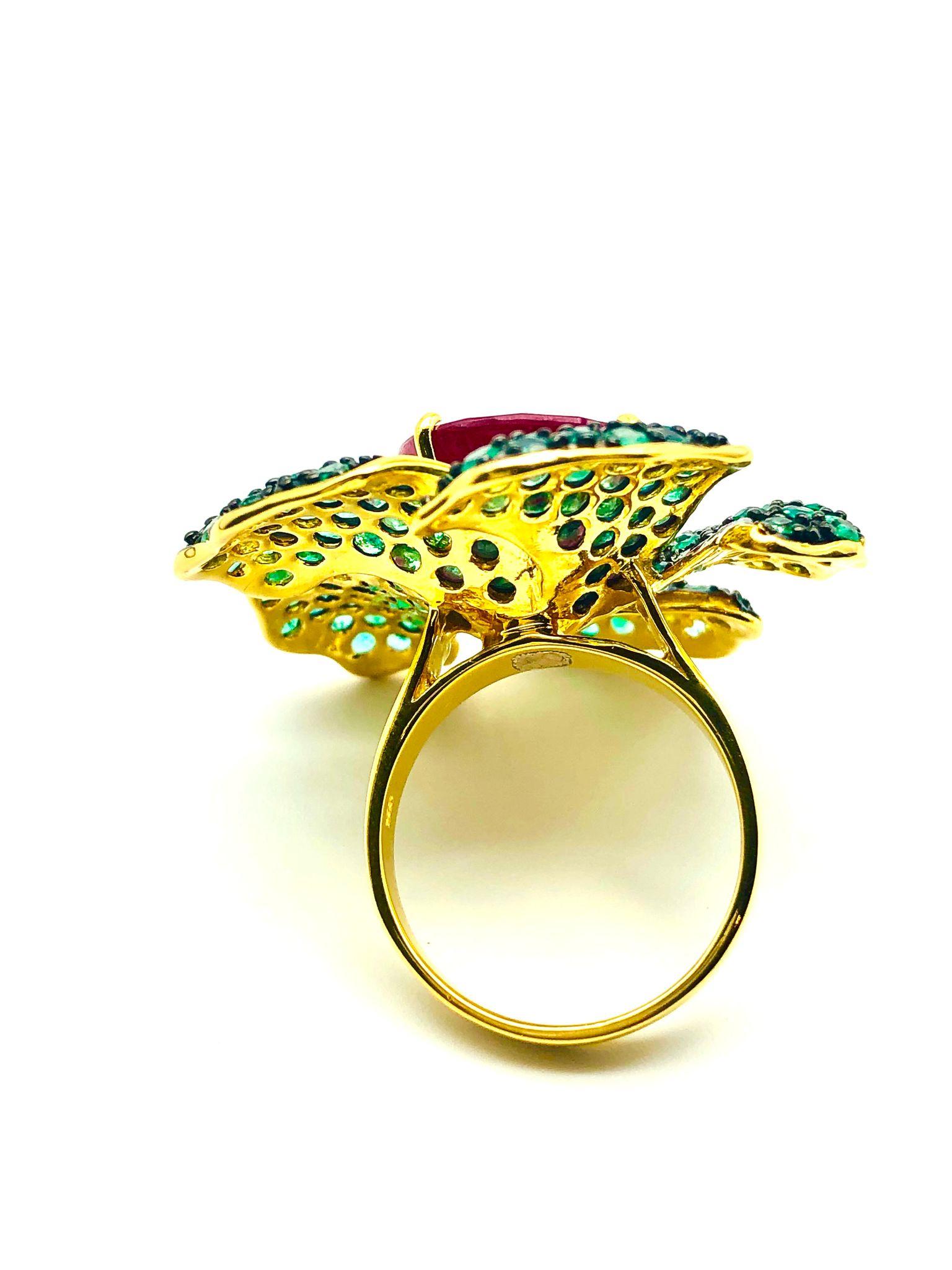 Bochic “Orient” Natural Ruby & Emerald Flower Ring Set In 18K Gold & Silver In New Condition For Sale In New York, NY