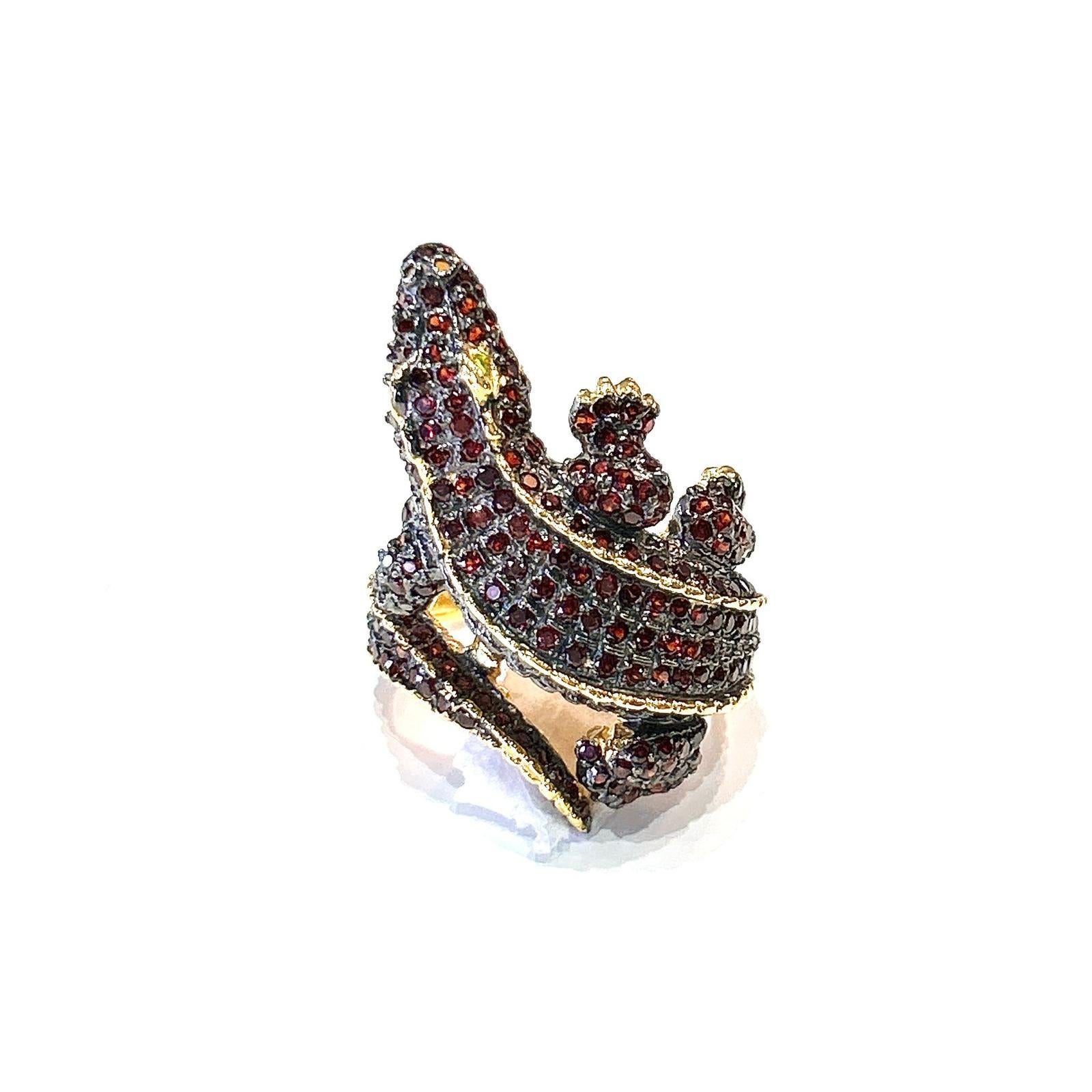 Bochic “Orient” Neoclassical Crocodile Red Garnet Ring Set 18K Gold & Silver

Fantastic Oriental-style ring inspired by CARTIER Iconic Neoclassical “Crocodile” Collection
Natural Red Garnet - 3 carats 
22.3 gram 

This Ring is from the 