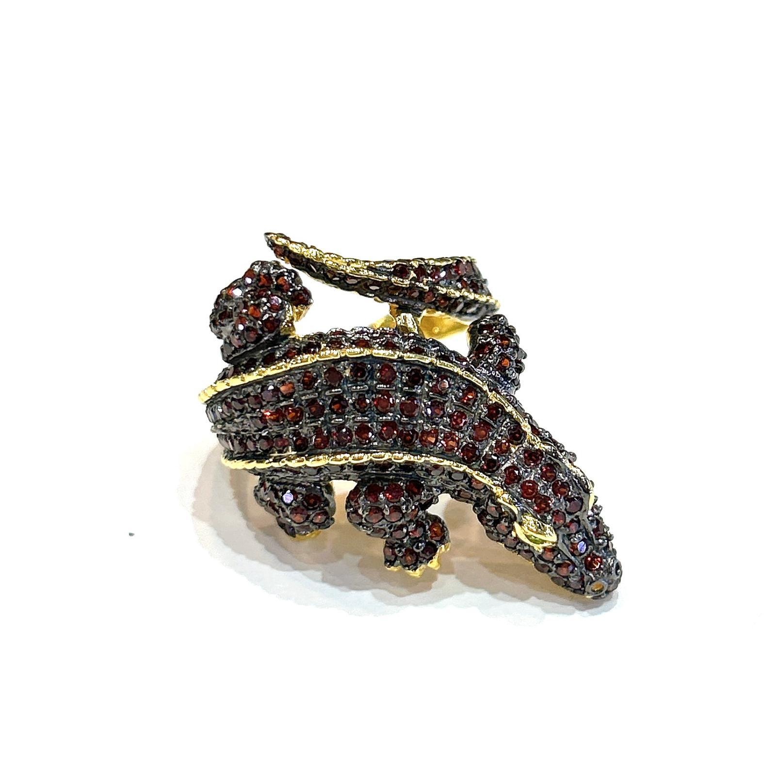 Women's or Men's Bochic “Orient” Neoclassical Crocodile Red Garnet Ring Set 18K Gold & Silver For Sale