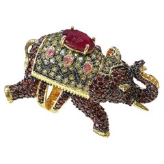 Anillo Bochic "Oriente" Neoclásico Elefante Rubí y Zafiro 18K Oro y Plata