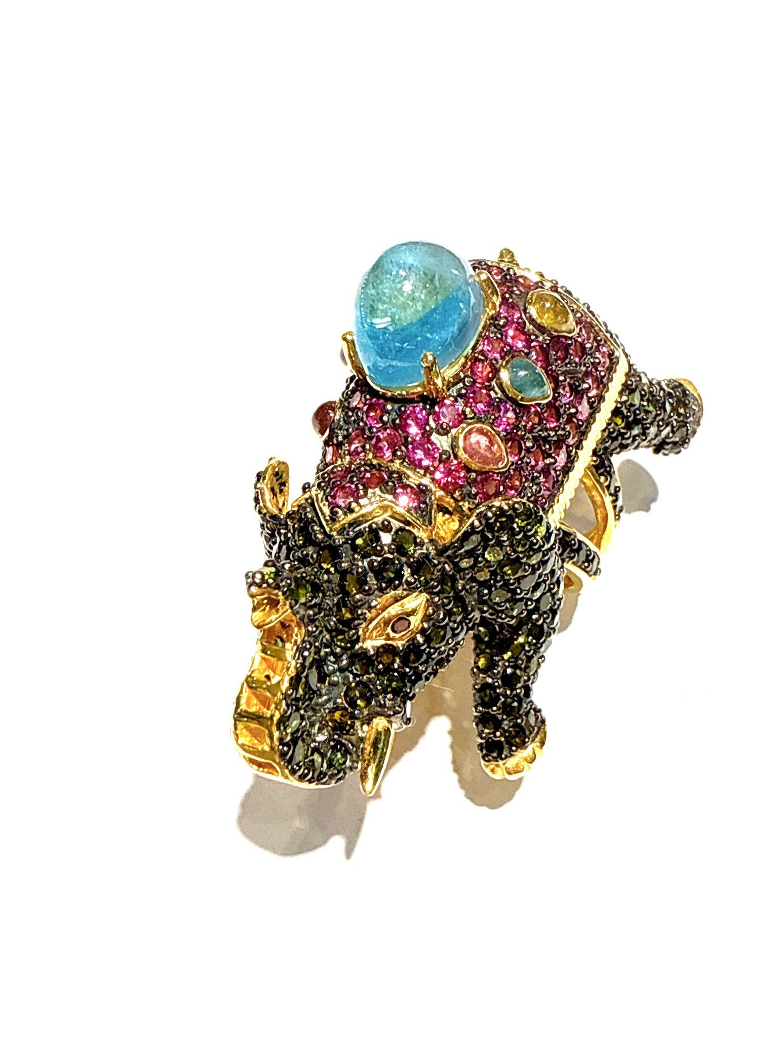Bochic “Orient” Neoclassical Elephant Sapphire & Aquamarine Ring Set 18K Gold For Sale 3