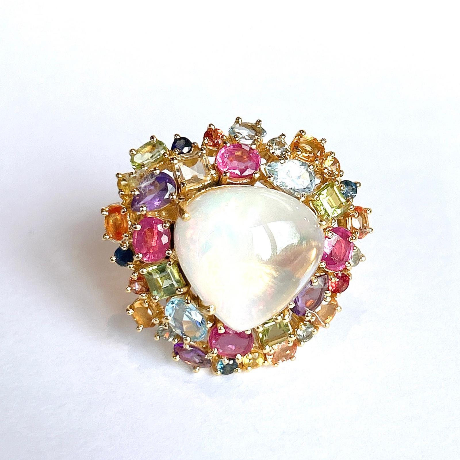 Bochic Orient Opal & Multi Edelstein Cluster Ring Set in 18K Gold & Silber 

Weißer Opal - 12 Karat 

Cluster Multi Color Fancy Sapphires aus Sri Lanka
Saphirfarben :
Rosa, Gelb, Grün, Hellblau, Orange, Flieder 
Rubin, Amethyst, Blautopas 
9 Karat