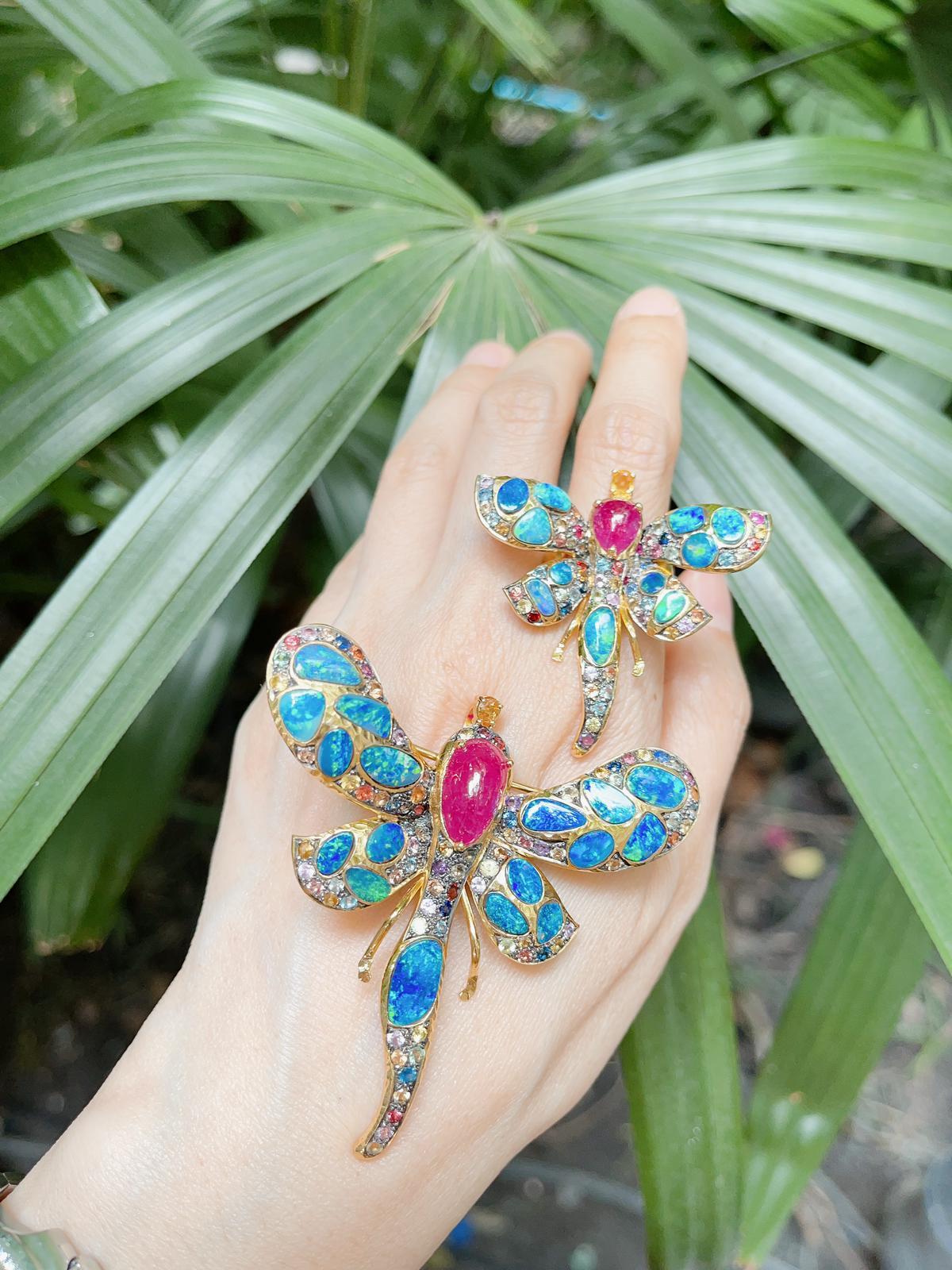 Bochic Orient Opale, rubis et saphirs multicolores sertis dans de l'or 18K et de l'argent en vente 1