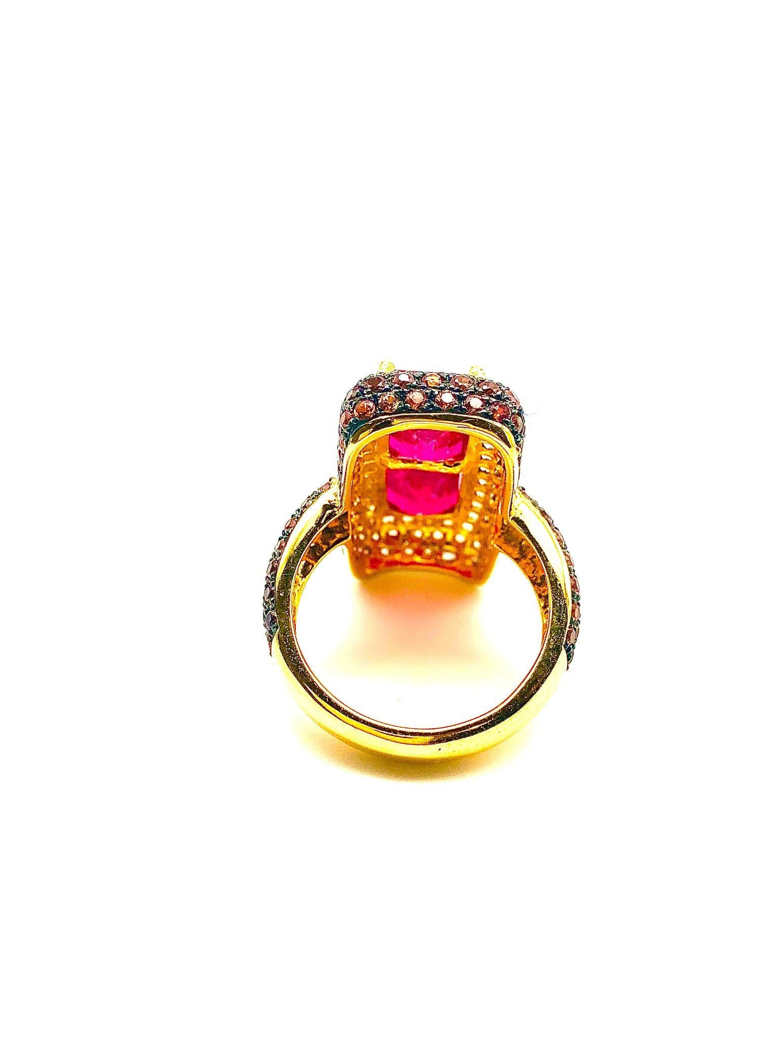 Anello da cocktail con zaffiro arancione e rubino di Bochic 