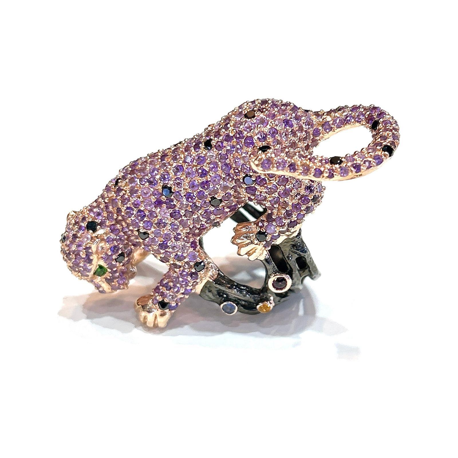 Bochic “Orient” Panthere Amethyst & Sapphire Ring Set In 18K Gold & Silver

Fantastic Oriental-style ring inspired by CARTIER Iconic Neoclassical “Panthere” Collection

Natural Amethyst  - 6 carats 
Natural Fancy Sapphire - 2.50 carats 
22.3 gram