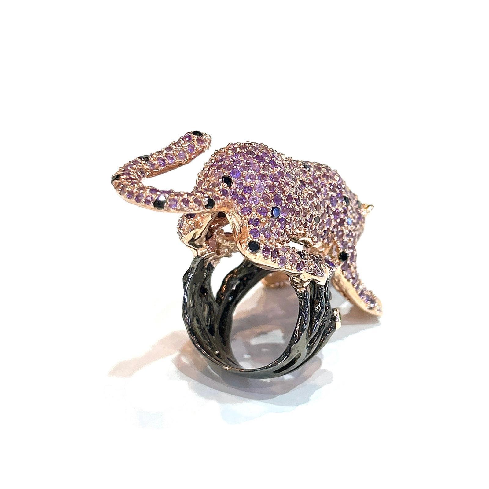 Bochic “Orient” Panthere Amethyst & Sapphire Ring Set In 18K Gold & Silver In New Condition In New York, NY