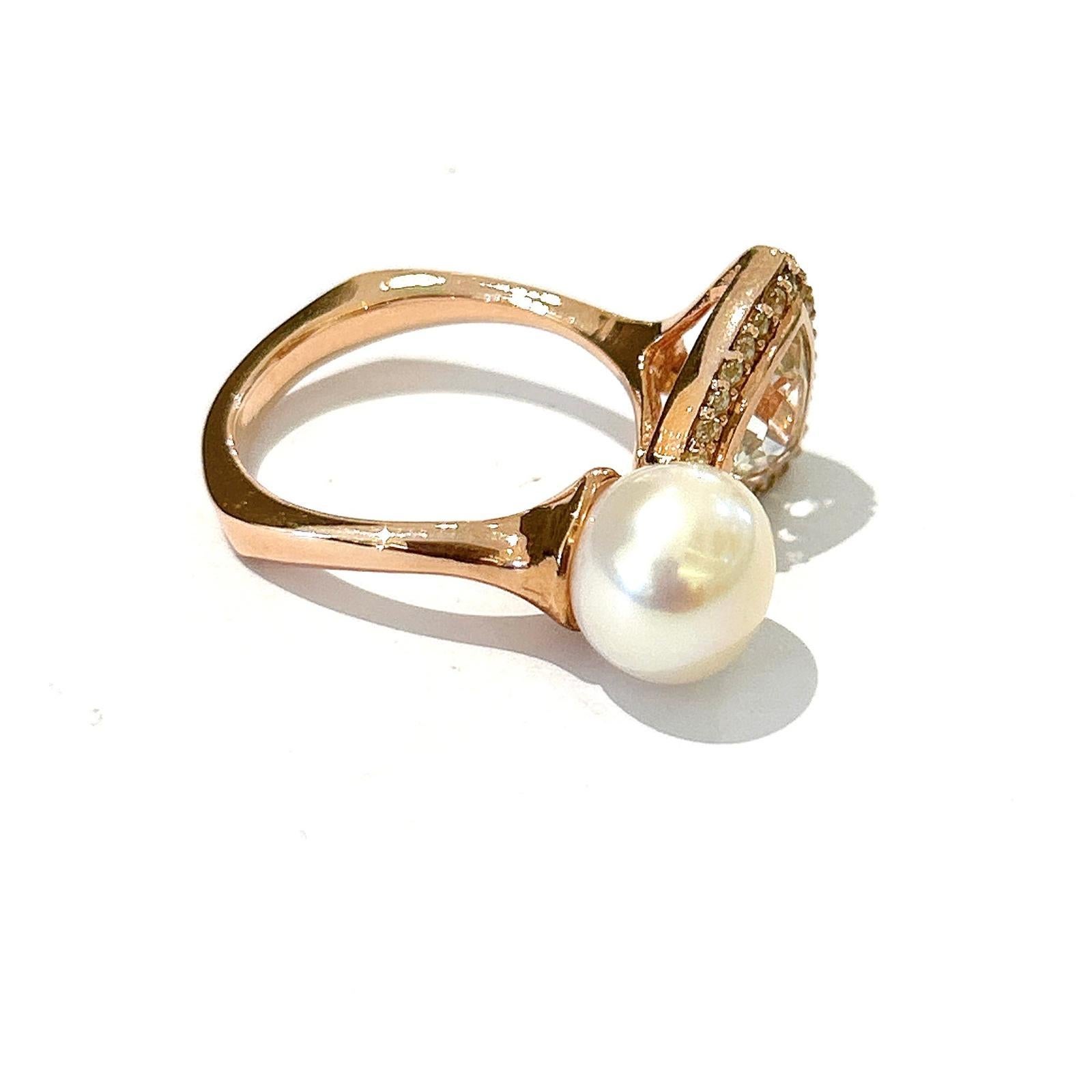 Bochic “Orient” Pearl & Natural Trillion White Topaz Ring 18K Gold & Silver 

Natural white topaz Amethyst  - 1 Carat 
White Pearl 

This Ring is from the 