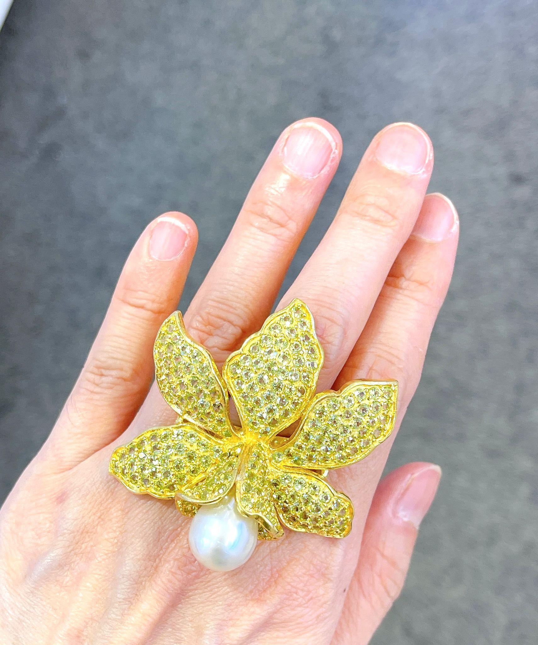 Bochic “Orient” Peridot & Pearl Cocktail Ring set in 18K Gold & Silver 

Natural Rodorite  - 4 carat 
Natural South Sea Pearl

The Ring is a real show stopper and it is from the 