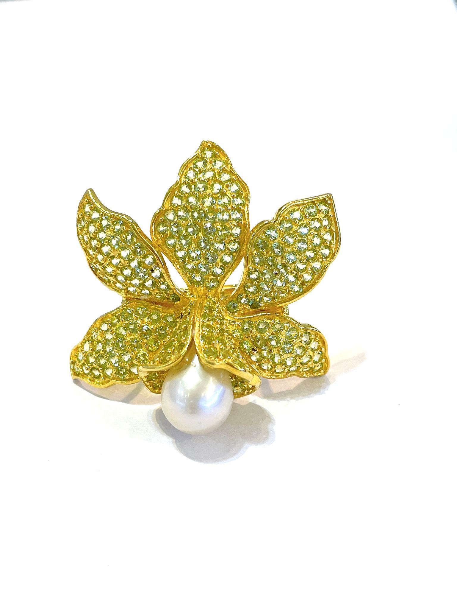 Bochic “Orient” Peridot & Pearl Cocktail Ring set in 18K Gold & Silver For Sale 2