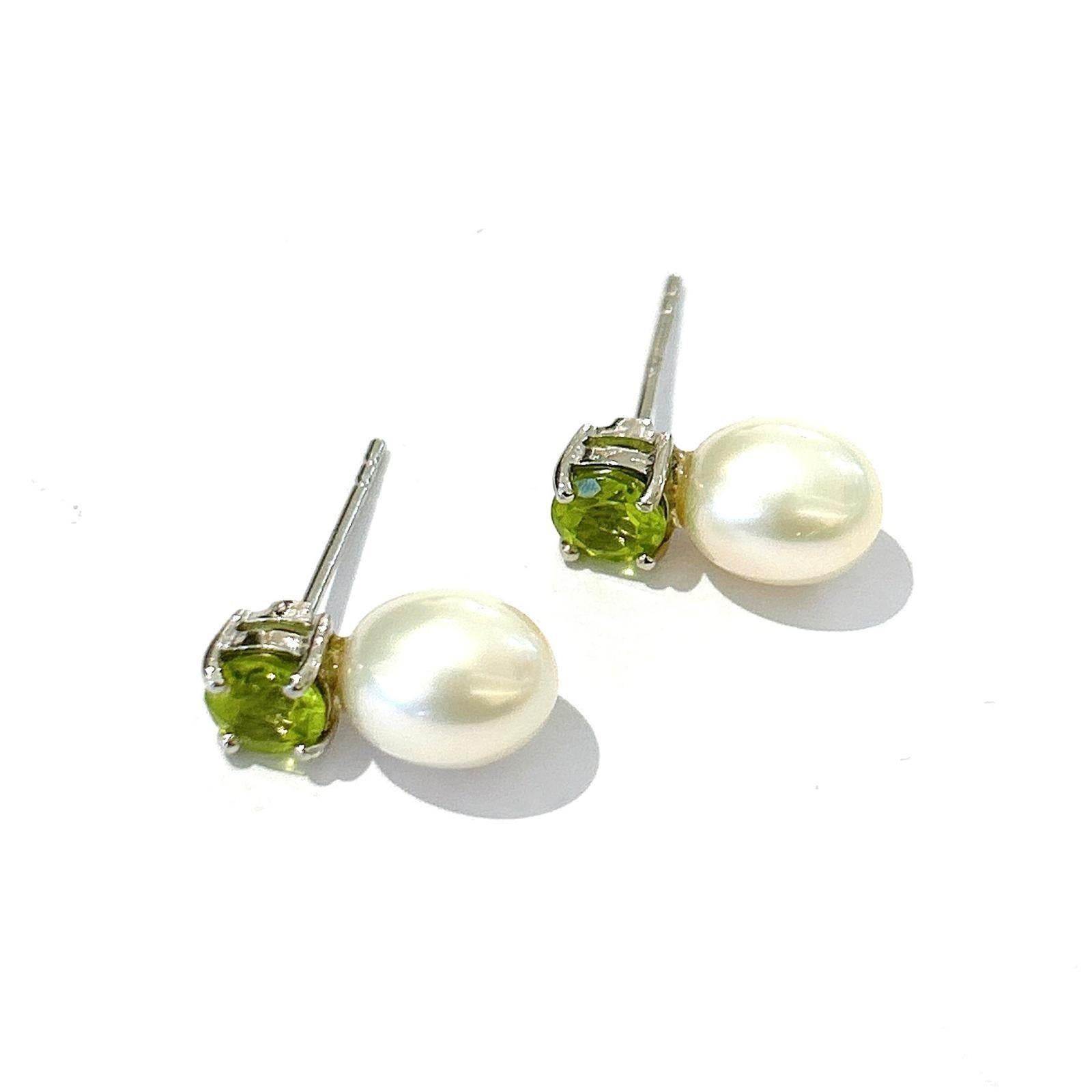 Bochic “Orient” Peridot & South Sea Pear  Earrings Set In 18K Gold & Silver In New Condition For Sale In New York, NY