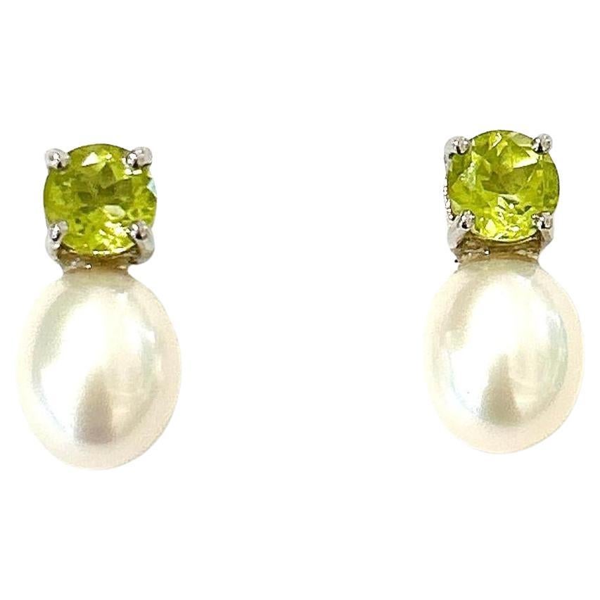 Bochic "Oriente" Peridoto y Pera del Mar del Sur  Pendientes engastados en oro de 18 quilates y plata