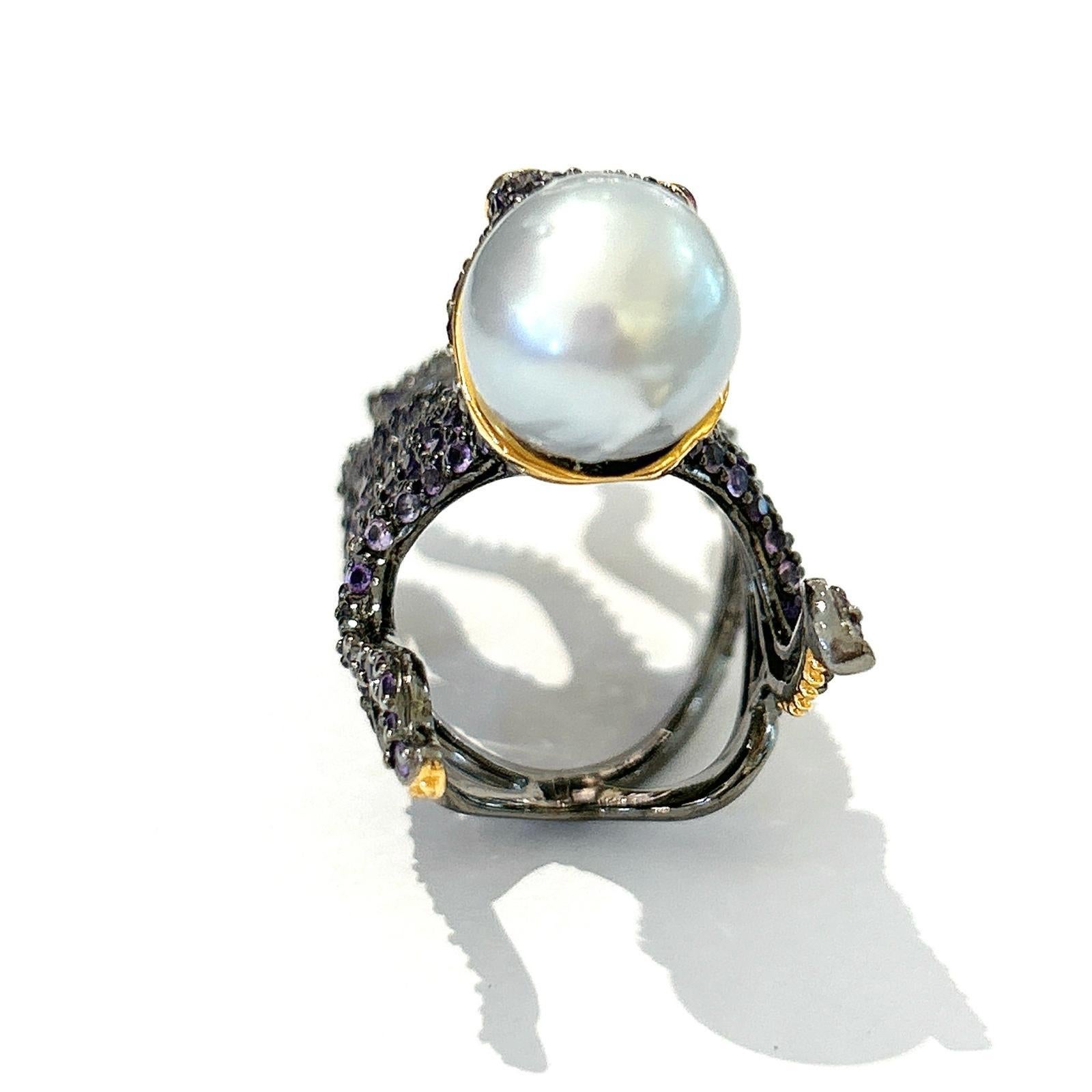 Bochic “Orient” Pink/Purple Amethyst & South Sea Pearl Ring In 18K Gold&Silver 

Natural Amethyst from Sri Lanka 
3 carat
Blue Sapphires 
South Sea White Pearl, Pink Tone 


The Ring is from the 