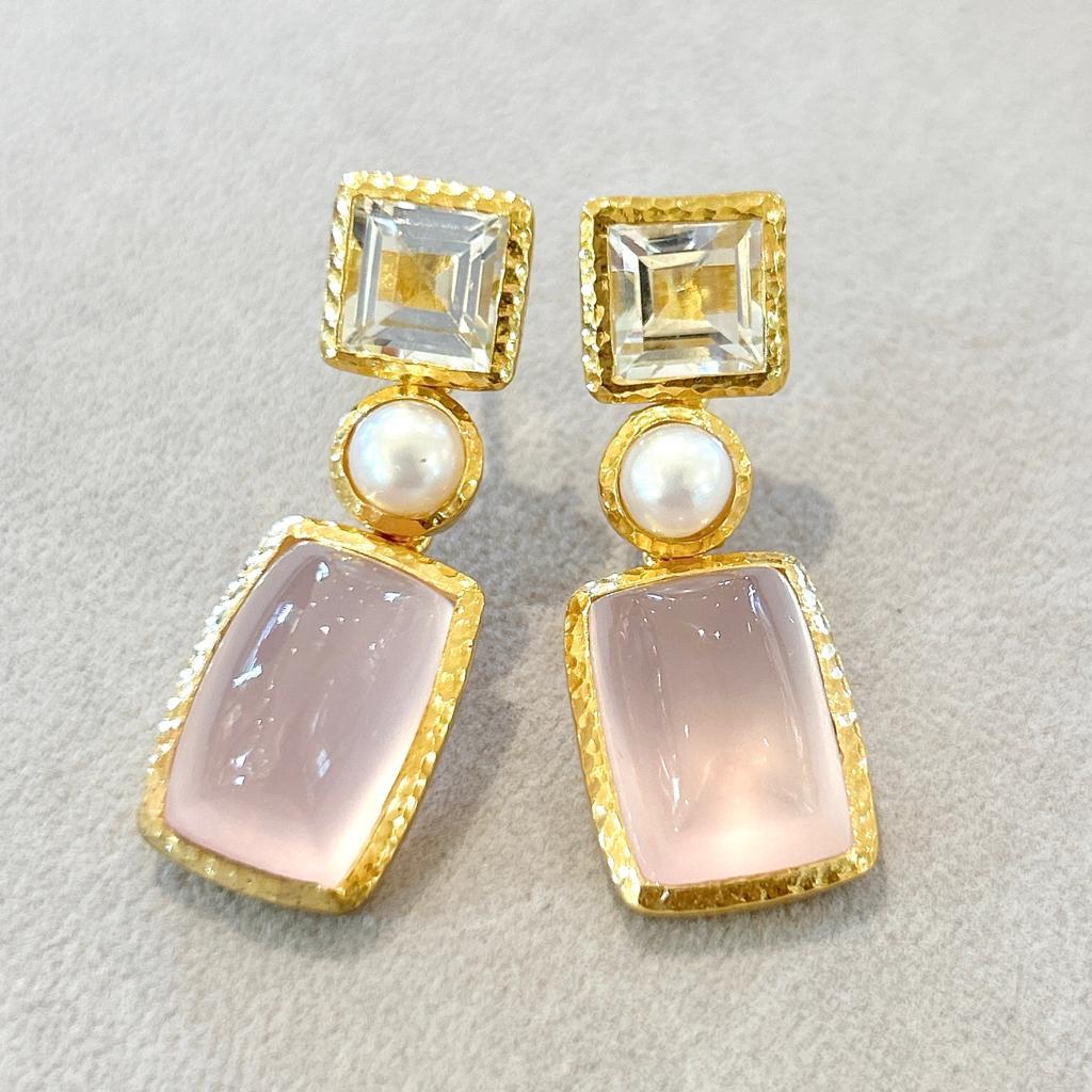 Bochic “Orient” Pink Quartz, Pearls & White Topaz Earrings Set 18K Gold & Silver

Natural Pink Quartz, Cabochons - 10 Carat 
Mova Pearls 
Natural White Topaz, Square Cut - 4 Carat


The earrings from the 