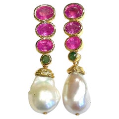 Orecchini Bochic "Orient" con rubino rosa e perle dei mari del sud in oro e argento 18 carati